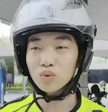 DƬ
